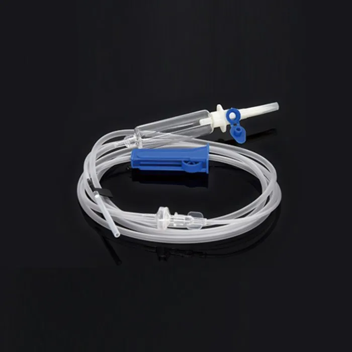 Set per infusione con filtro di precisione